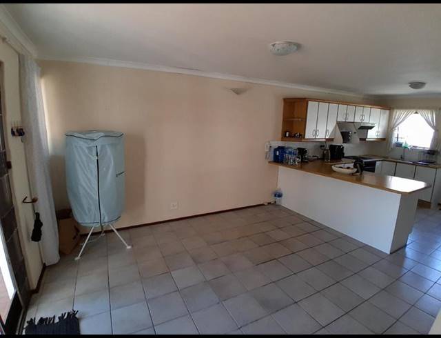2 BEDROOM PROPERTY TO RENT IN RONDEBOSCH